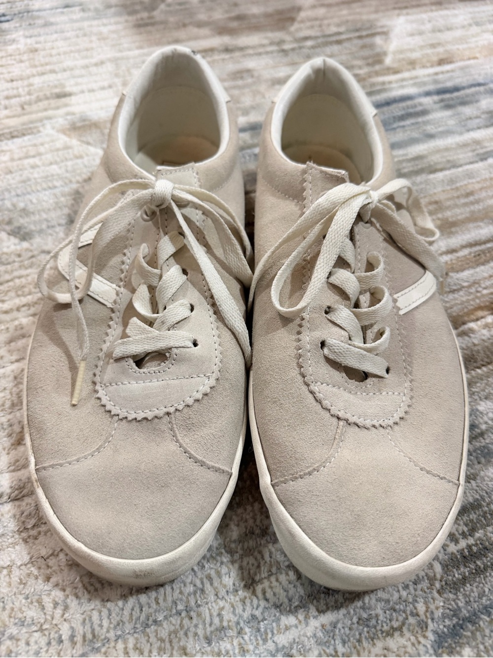 Vans Suede Sneakers in Cream